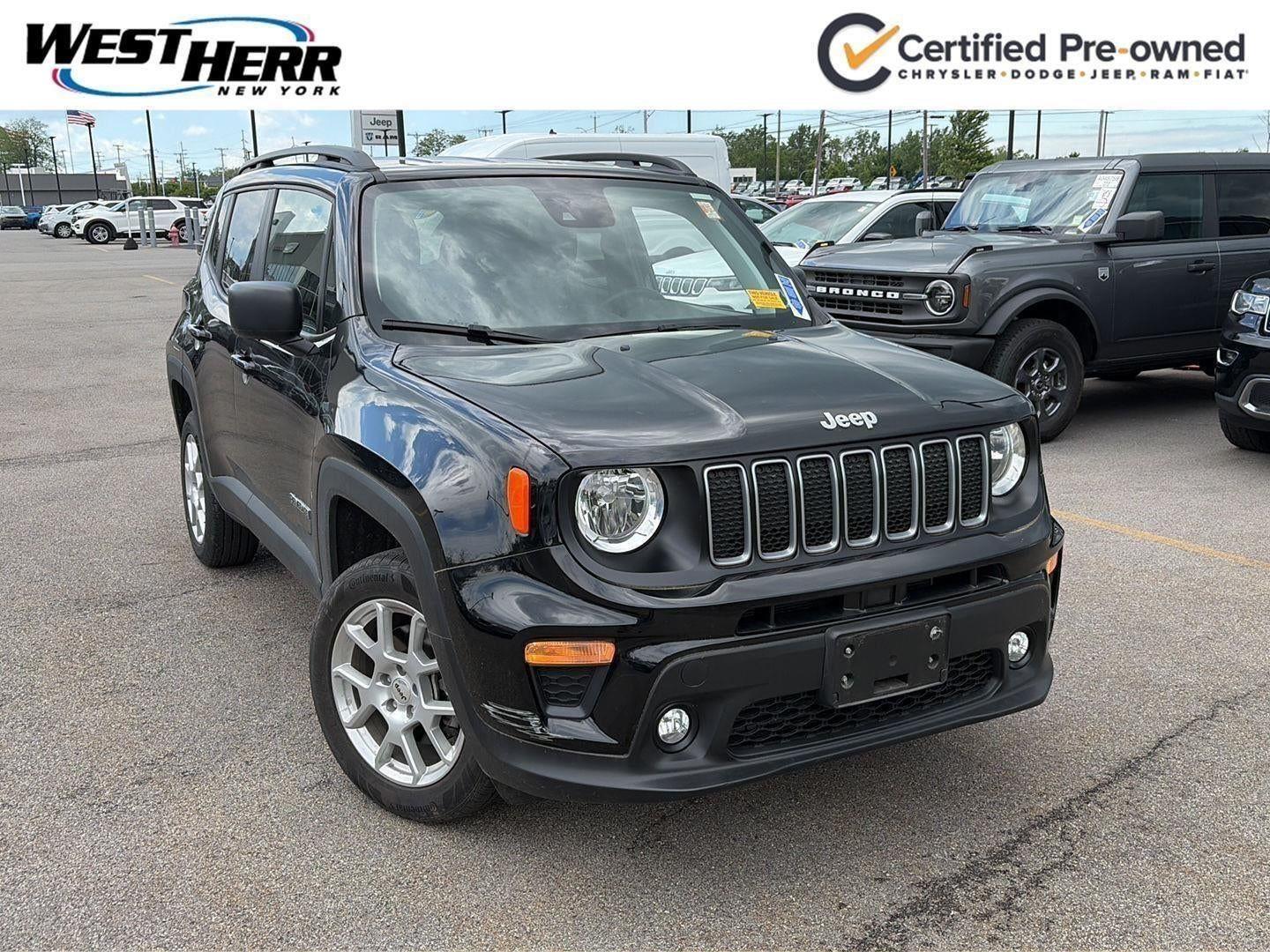 Certified Used 2022 Black Clearcoat Jeep Latitude 4x4 image 29