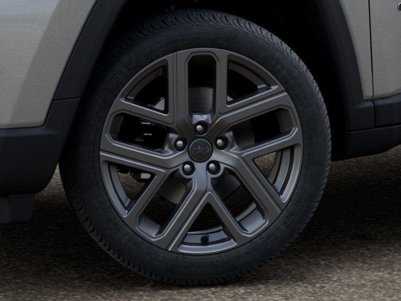 New 2026 Silver Zynith Metallic Clear-Coat Exterior Paint Jeep COMPASS LIMITED ALTITUDE 4X4 image 60