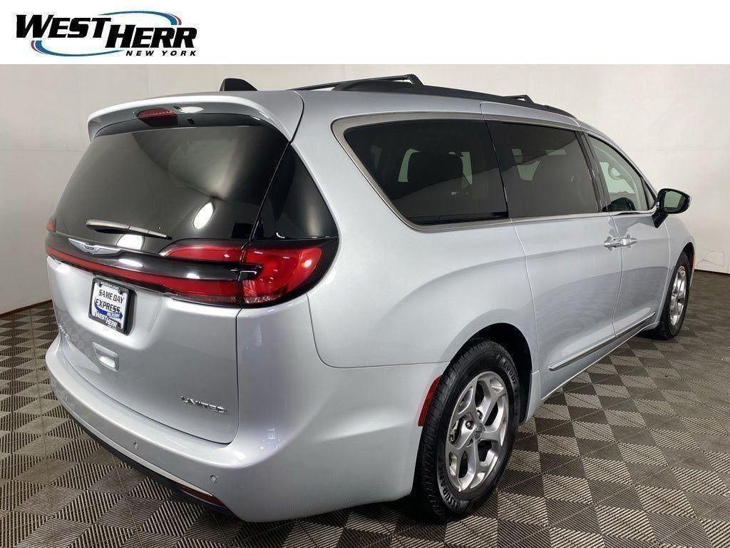 Certified Used 2023 Silver Mist Clearcoat Chrysler Limited image 49