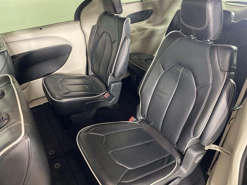Used 2023 Ceramic Gray Clearcoat Chrysler Limited image 54