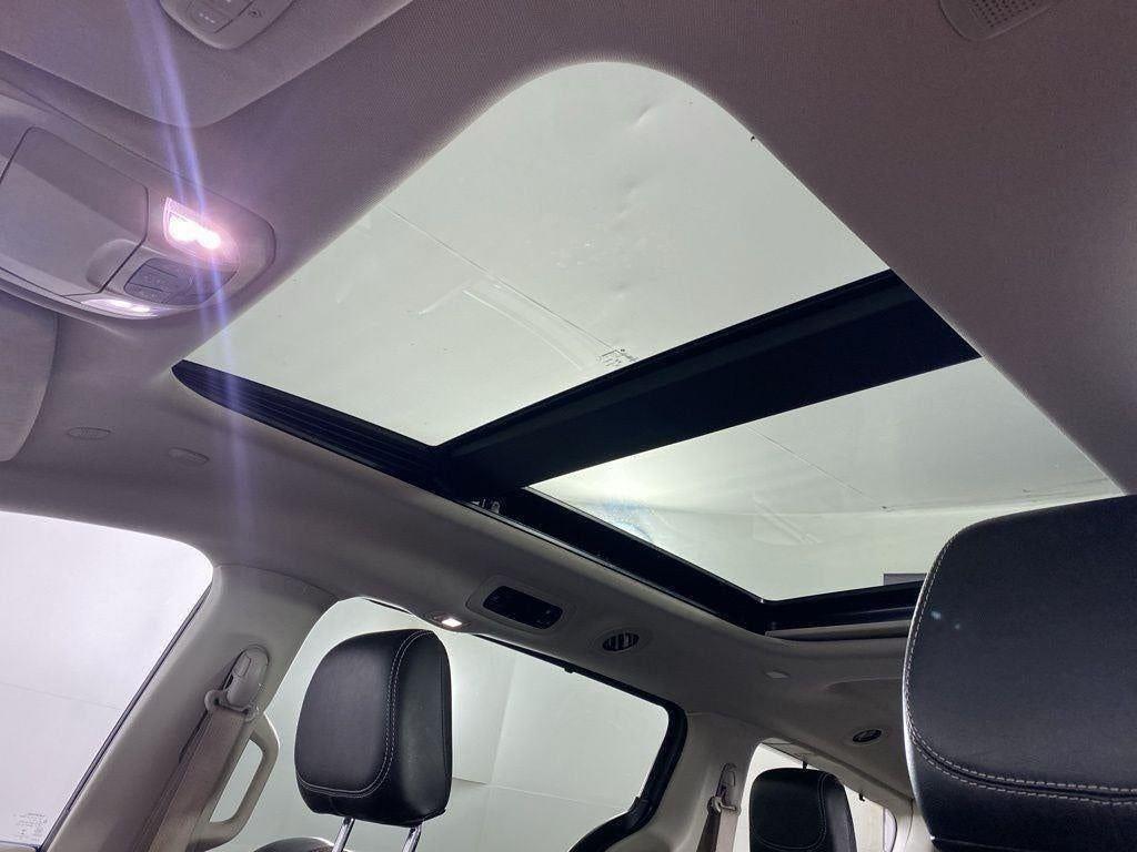 Used 2023 Ceramic Gray Clearcoat Chrysler Limited image 15