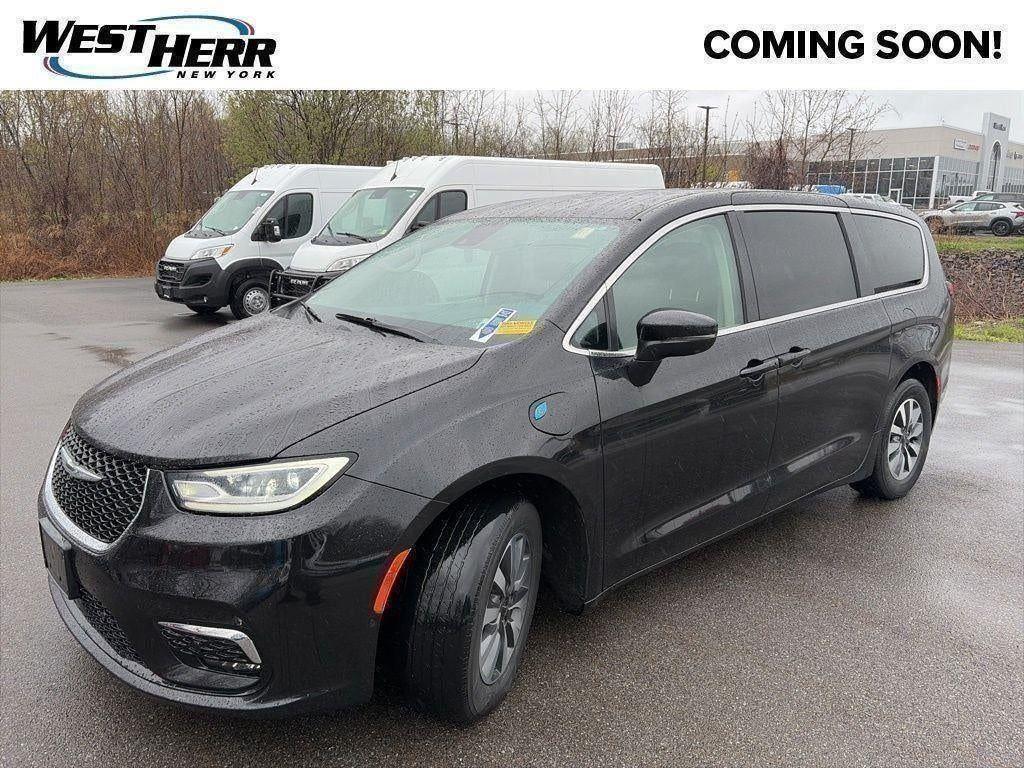 Certified Used 2023 Brilliant Black Crystal Pearlc Chrysler Touring L image 4