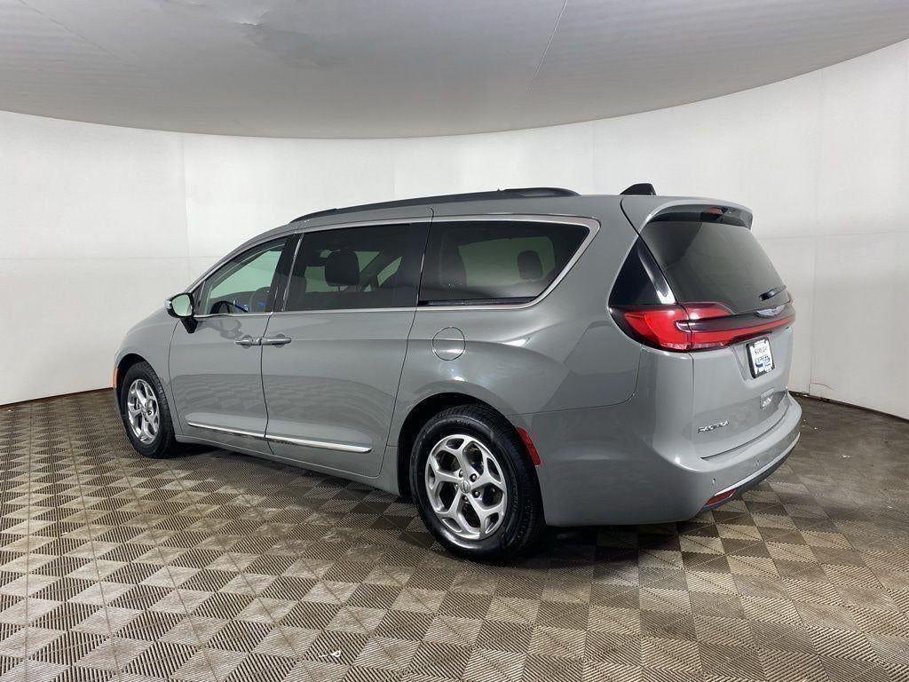 Used 2023 Ceramic Gray Clearcoat Chrysler Limited image 41
