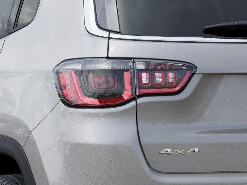 New 2026 Silver Zynith Metallic Clear-Coat Exterior Paint Jeep COMPASS LIMITED ALTITUDE 4X4 image 87