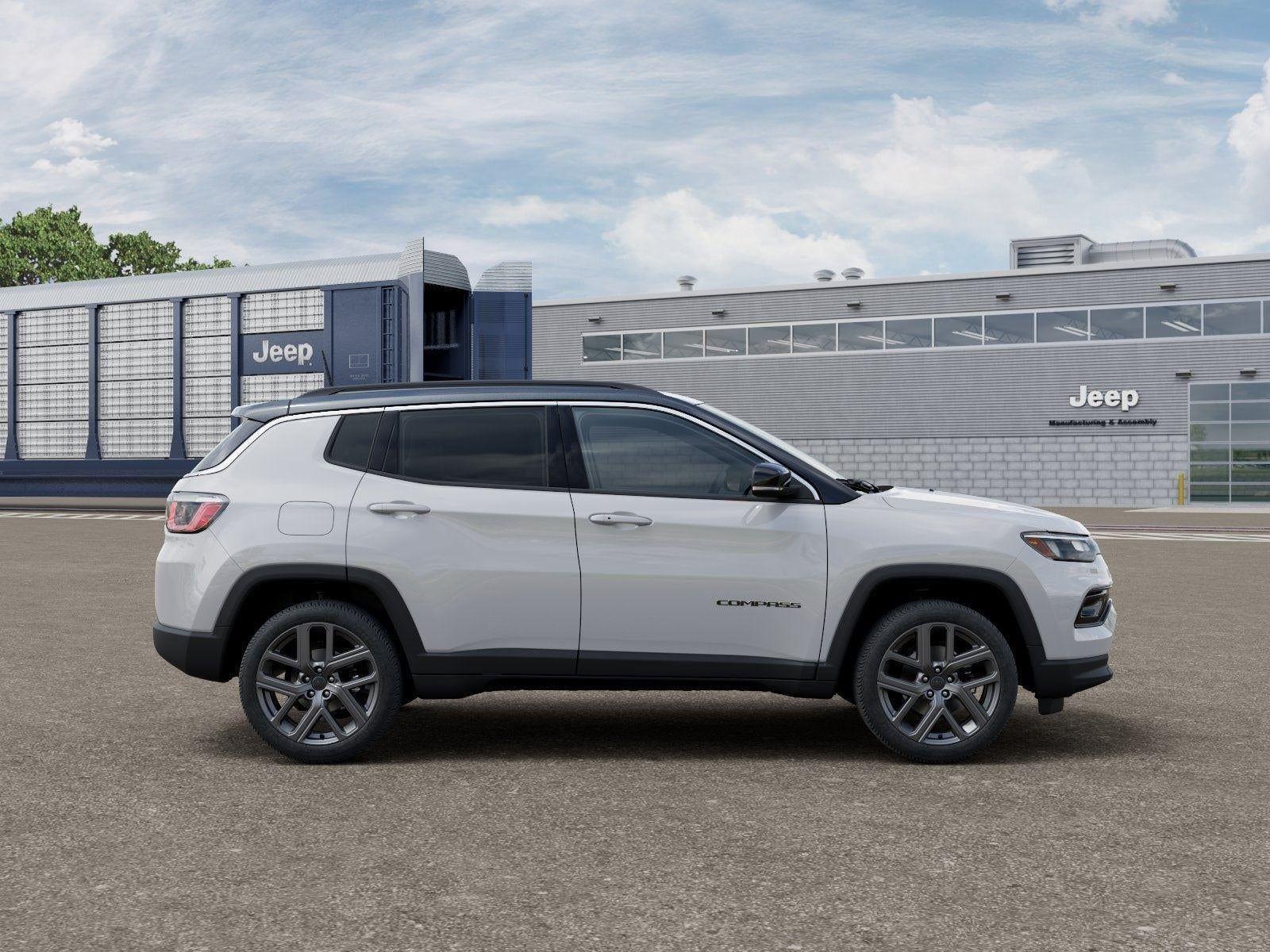 New 2026 Bright White Clear-Coat Exterior Paint Jeep COMPASS LIMITED ALTITUDE 4X4 image 99