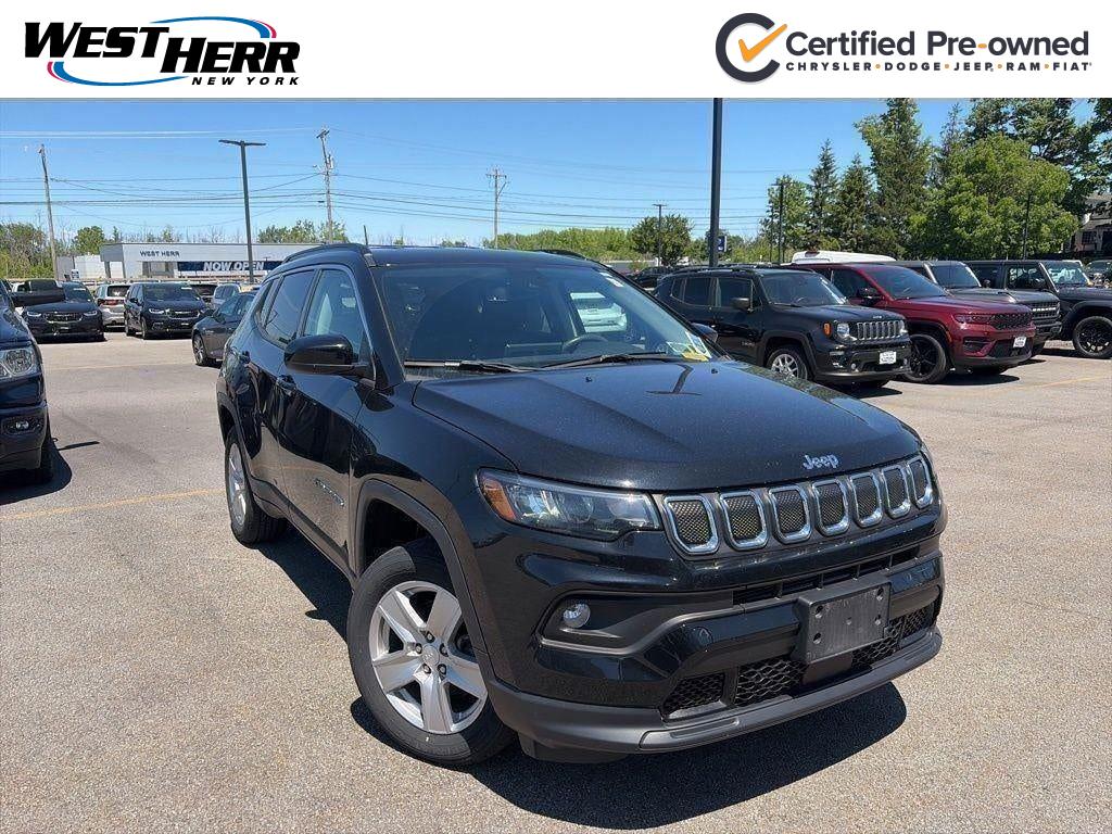 Diamond Black Crystal Pearlcoa 2022 Jeep Compass Latitude 4WD SUV / Crossover Four-Wheel Drive 9-Speed Automatic