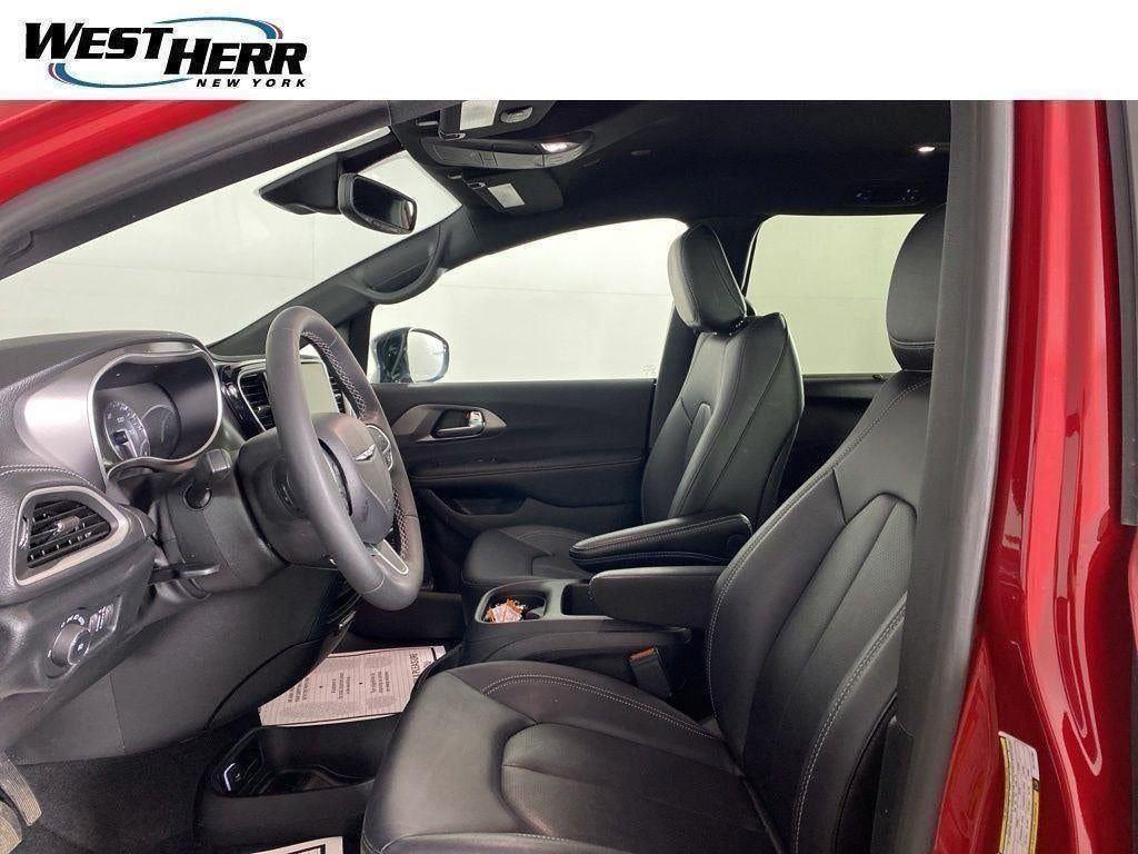 Used 2026 Red Hot Pearlcoat Chrysler Select AWD image 40