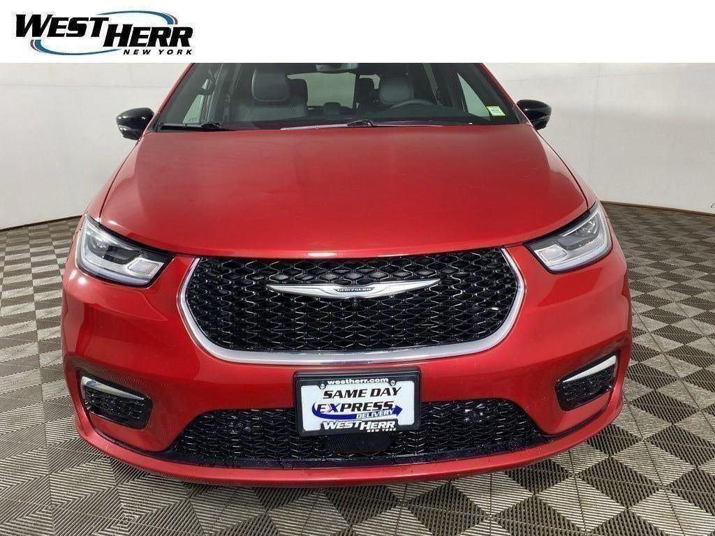 Used 2026 Red Hot Pearlcoat Chrysler Select AWD image 24