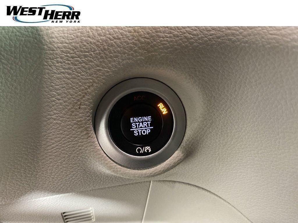 Certified Used 2023 Silver Mist Clearcoat Chrysler Limited image 34