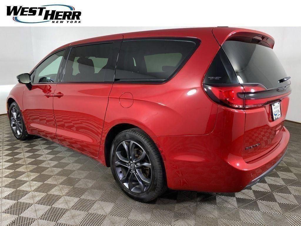 Used 2026 Red Hot Pearlcoat Chrysler Select image 26