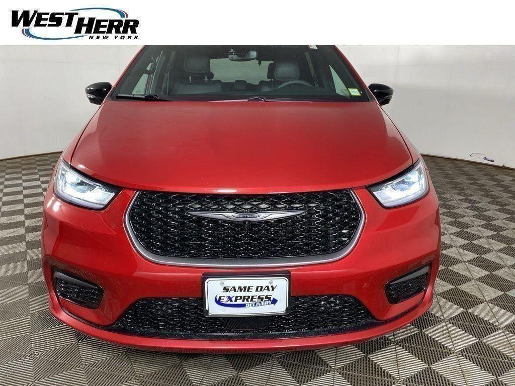 Used 2026 Red Hot Pearlcoat Chrysler Select image 23