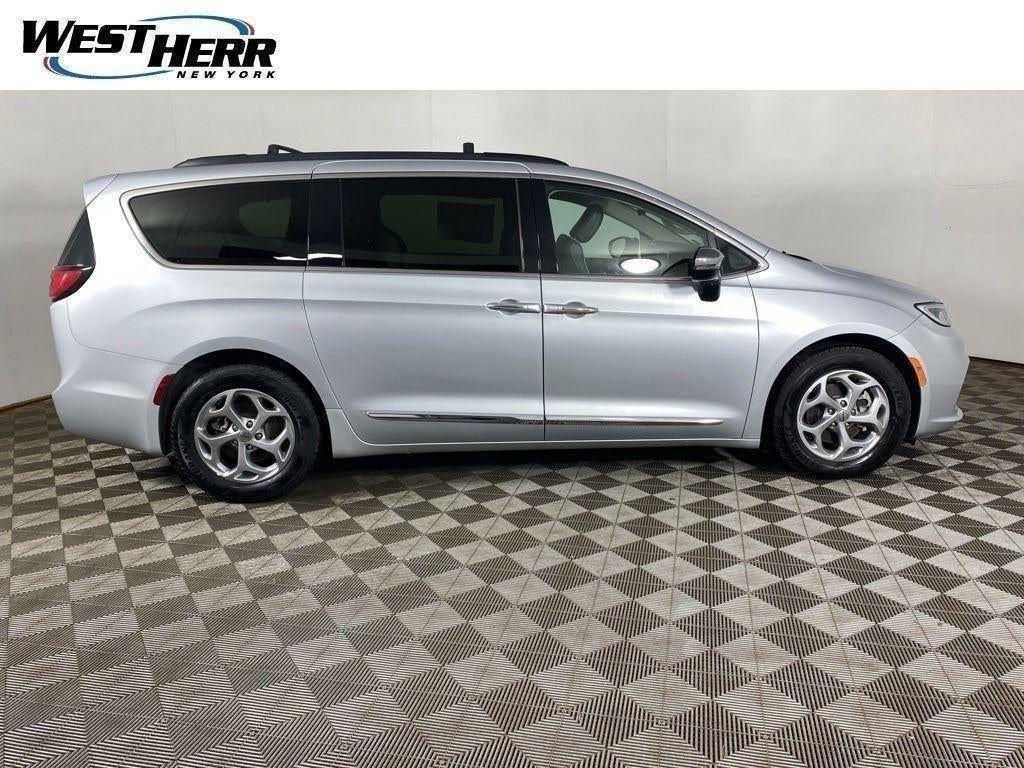 Certified Used 2023 Silver Mist Clearcoat Chrysler Limited image 23