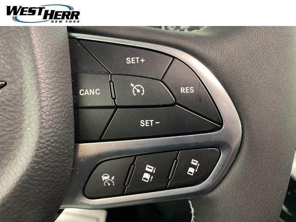 Used 2026 Red Hot Pearlcoat Chrysler Select image 37