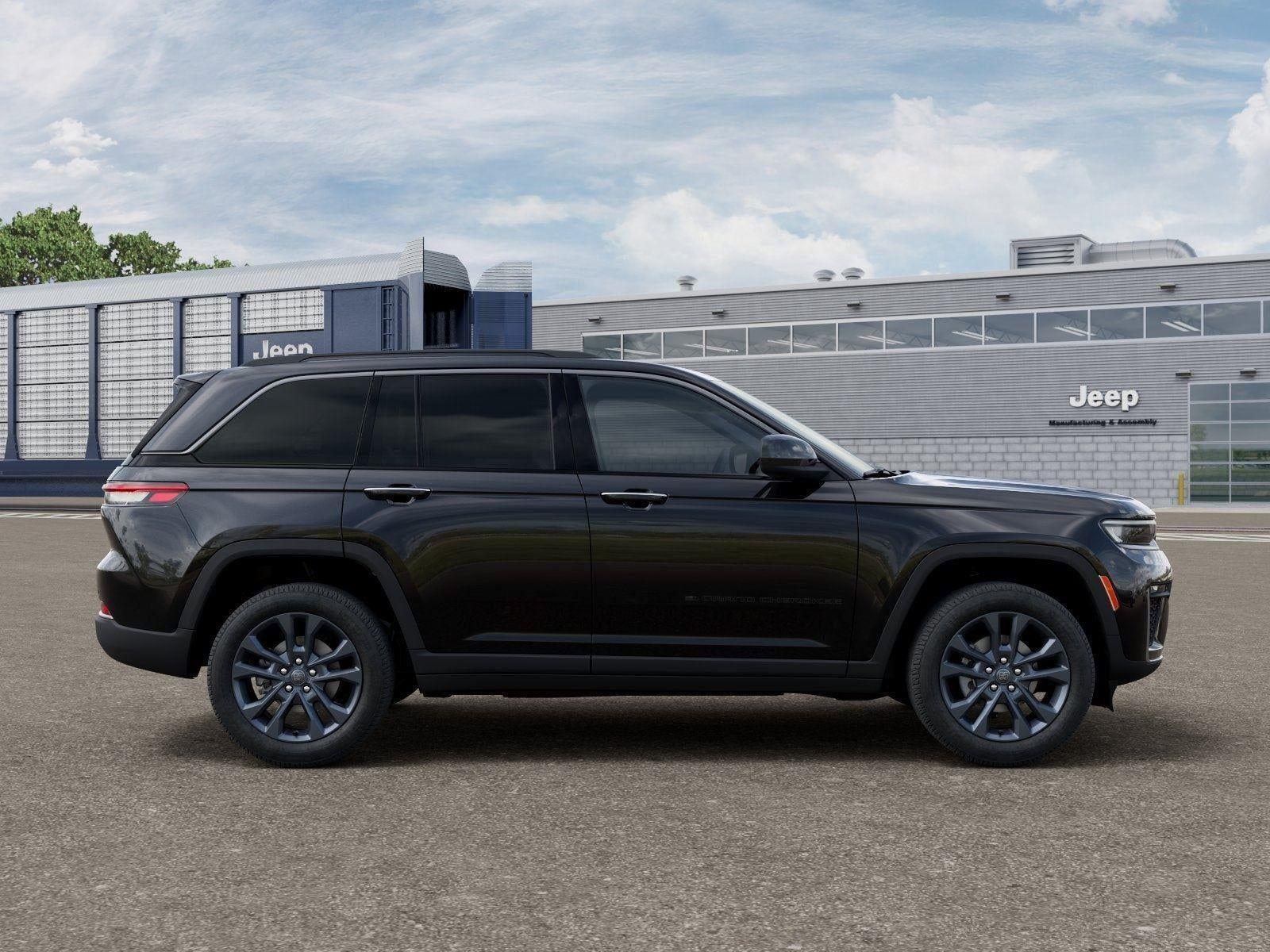 New 2026 Diamond Black Crystal Pearl-Coat Exterior Paint Jeep GRAND CHEROKEE 85TH ANNIVERSAR image 72