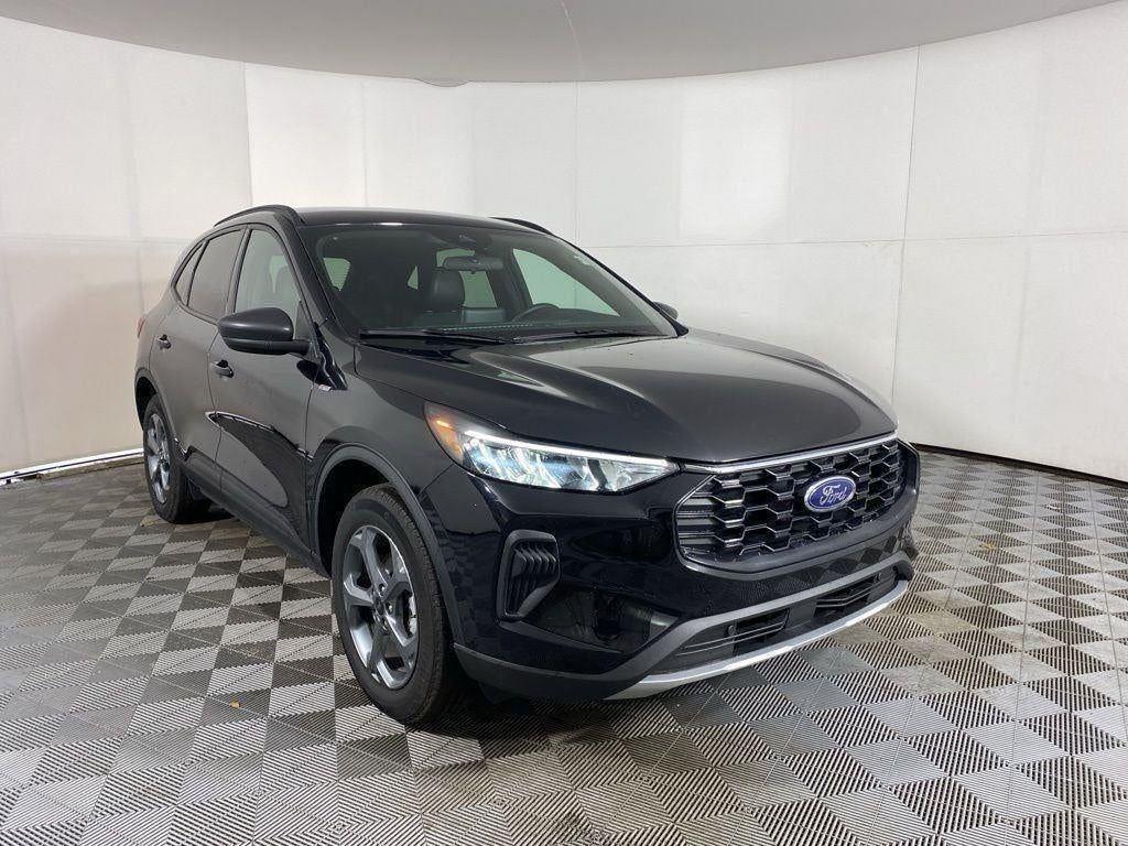 Used 2025 Agate Black Metallic Ford ST-Line image 32