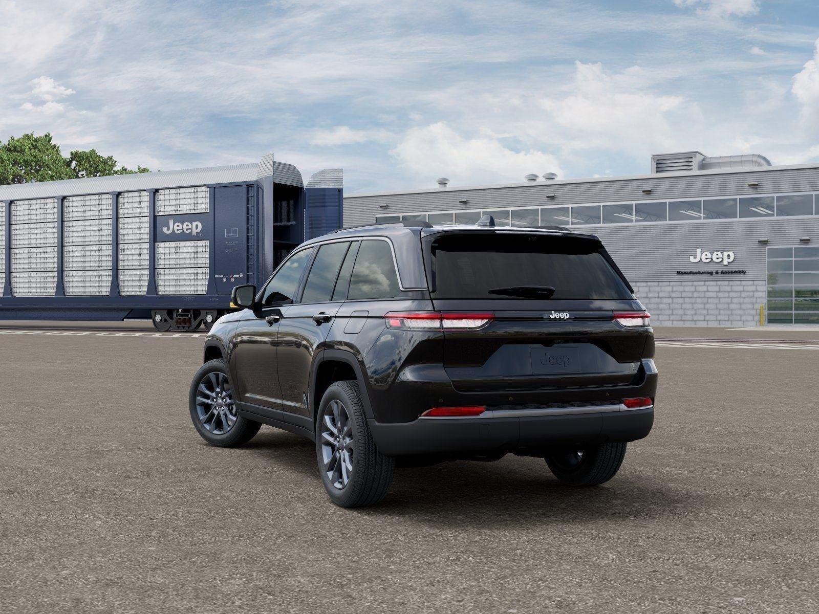 New 2026 Diamond Black Crystal Pearl-Coat Exterior Paint Jeep GRAND CHEROKEE 85TH ANNIVERSAR image 80