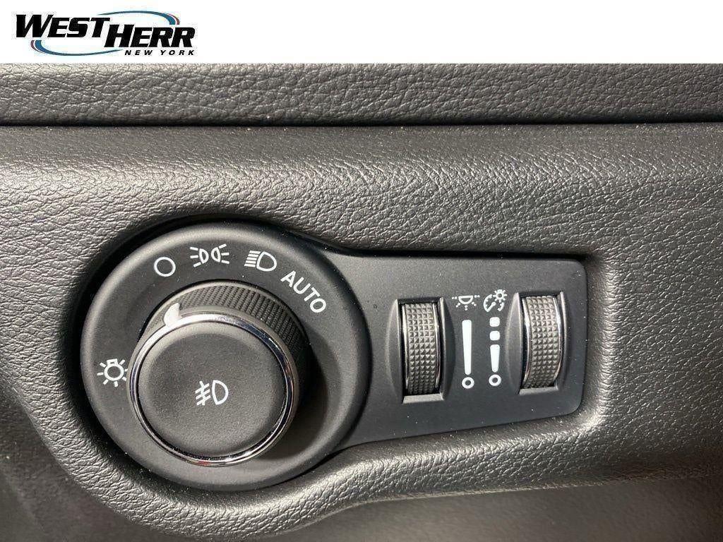Used 2026 Red Hot Pearlcoat Chrysler Select AWD image 13