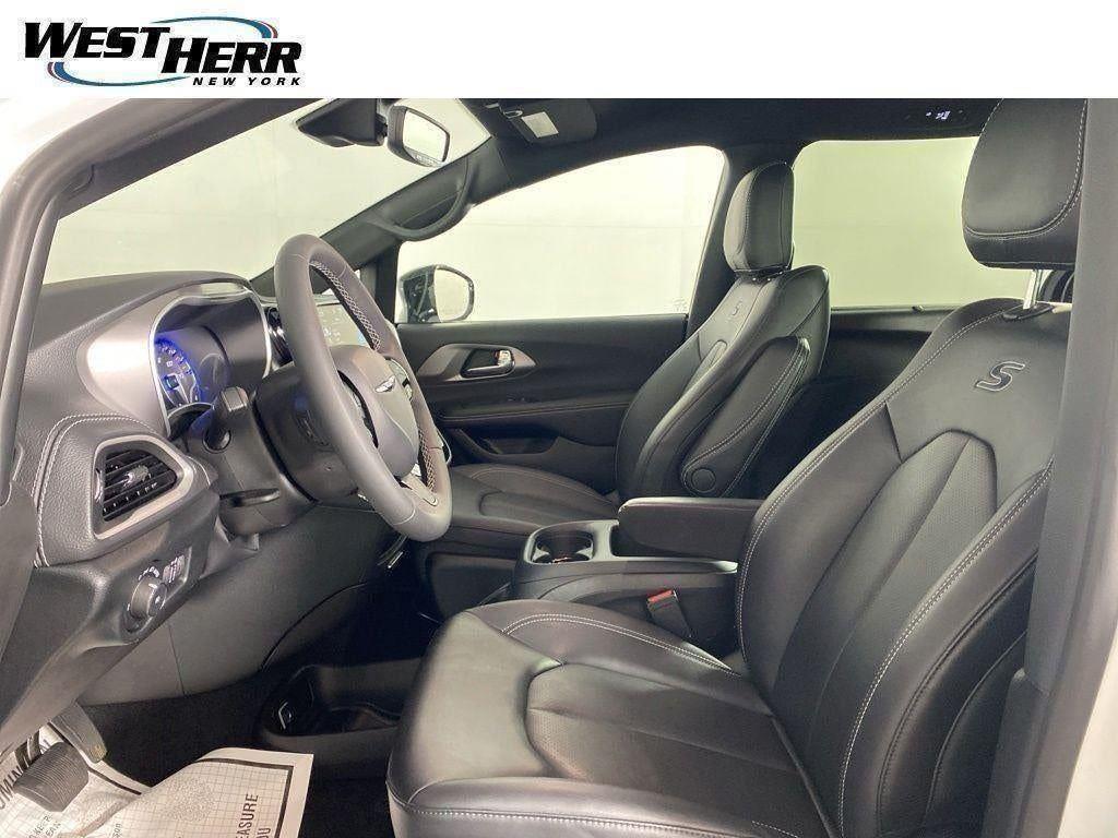 Used 2026 Bright White Clearcoat Chrysler Select image 13