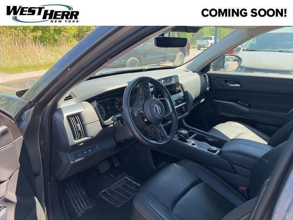 Used 2023 Gun Metallic Nissan SL 4WD image 5