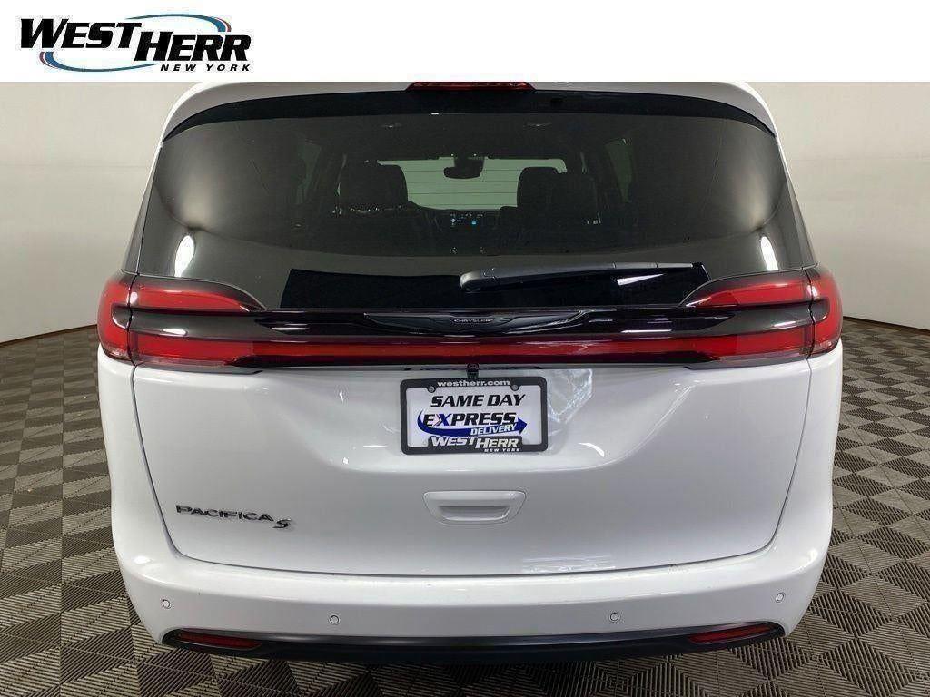 Used 2026 Bright White Clearcoat Chrysler Select image 44