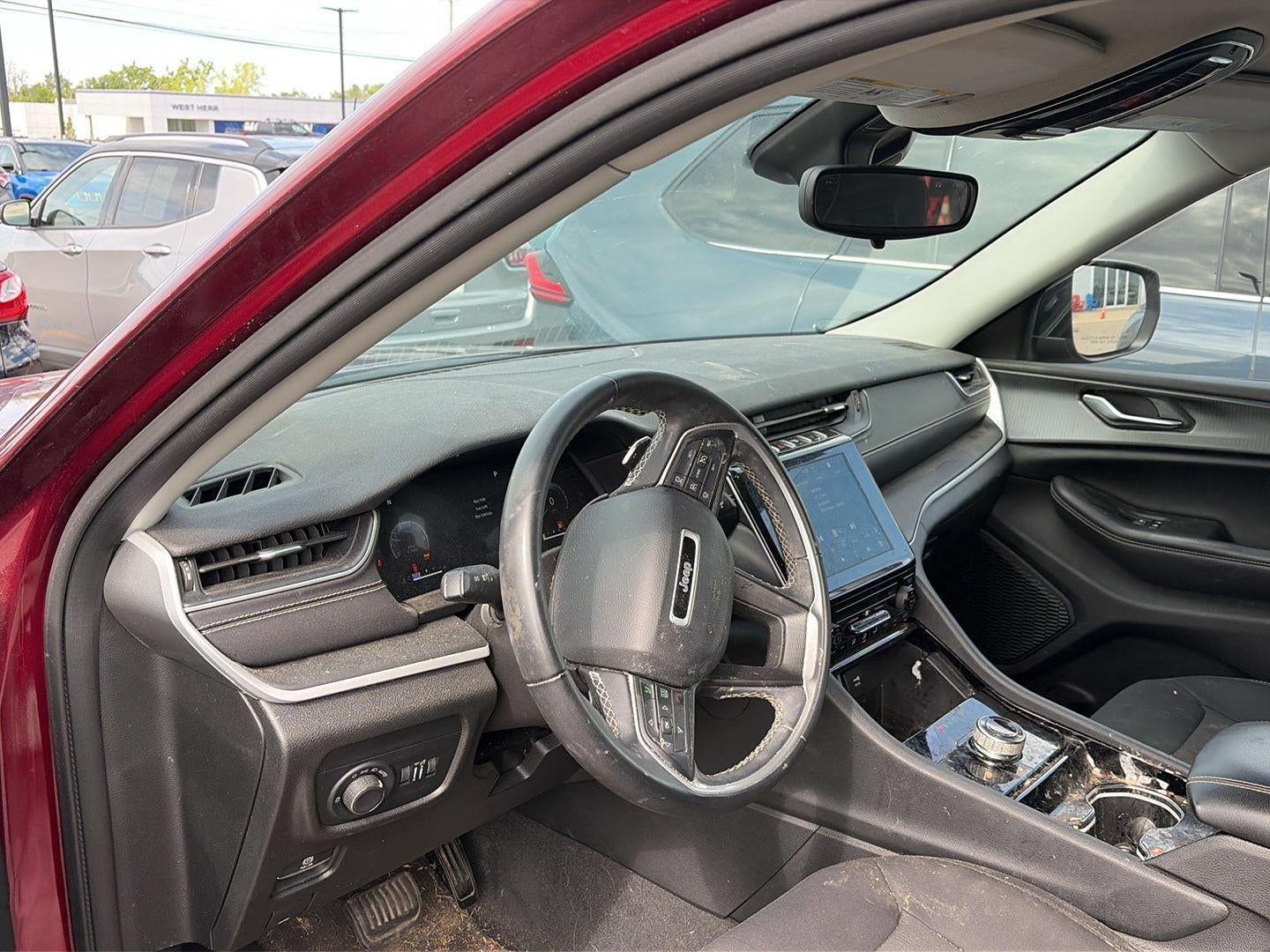 Certified Used 2023 Velvet Red Pearlcoat Jeep Laredo image 17