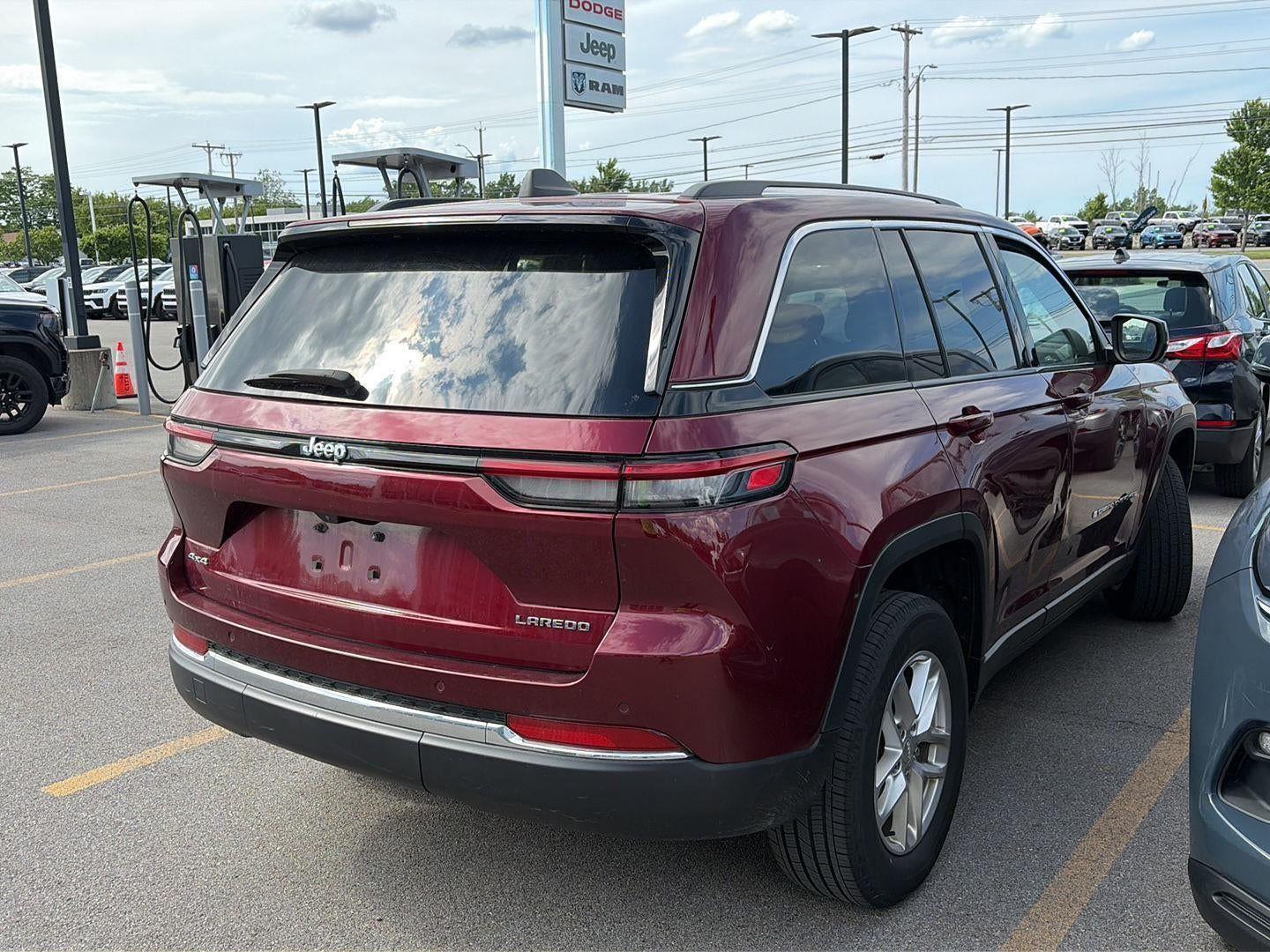 Certified Used 2023 Velvet Red Pearlcoat Jeep Laredo image 6