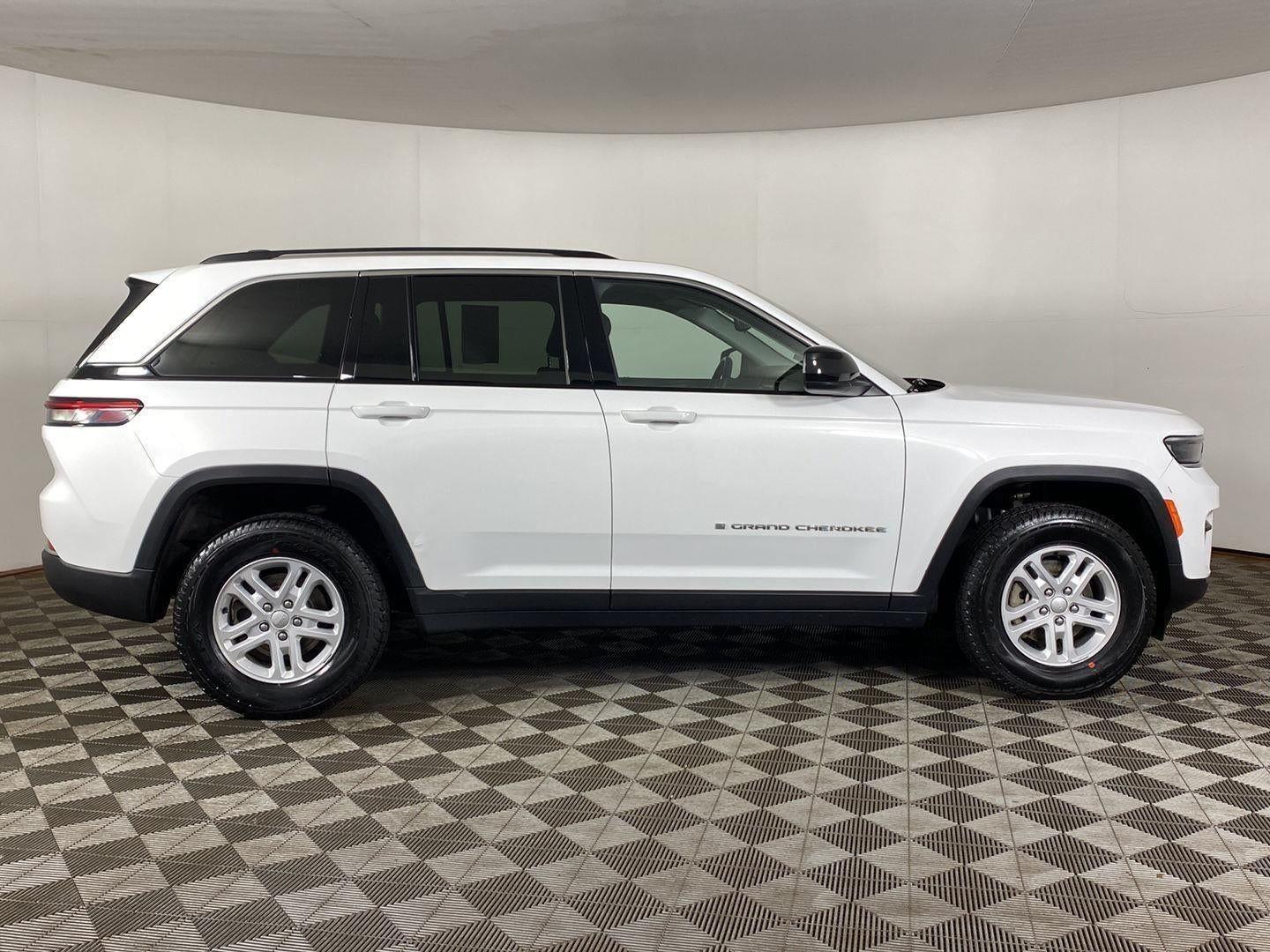 Certified Used 2023 Bright White Clearcoat Jeep Laredo 4x4 image 85