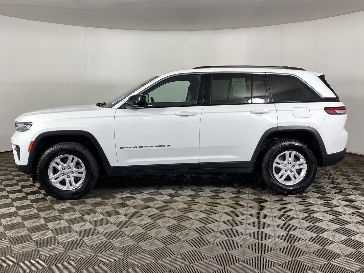 Certified Used 2023 Bright White Clearcoat Jeep Laredo 4x4 image 89