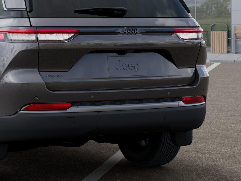 New 2026 Baltic Gray Metallic Clear-Coa Jeep GRAND CHEROKEE LAREDO ALTITUDE image 13