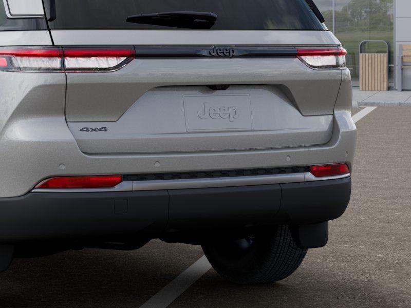 New 2026 Silver Zynith Exterior Paint Jeep GRAND CHEROKEE LAREDO ALTITUDE image 13