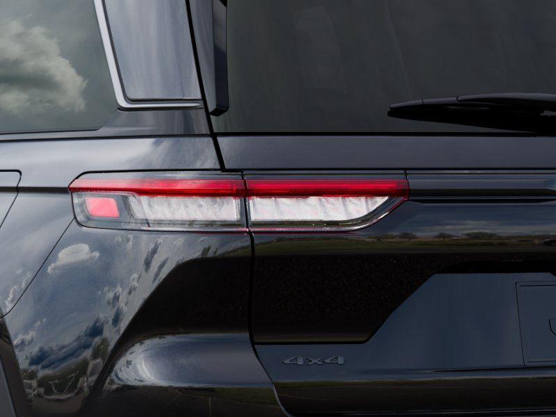 New 2026 Diamond Black Crystal Pearl-Co Jeep GRAND CHEROKEE LAREDO ALTITUDE image 9