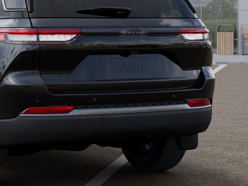 New 2026 Diamond Black Crystal Pearl-Co Jeep GRAND CHEROKEE LAREDO ALTITUDE image 13