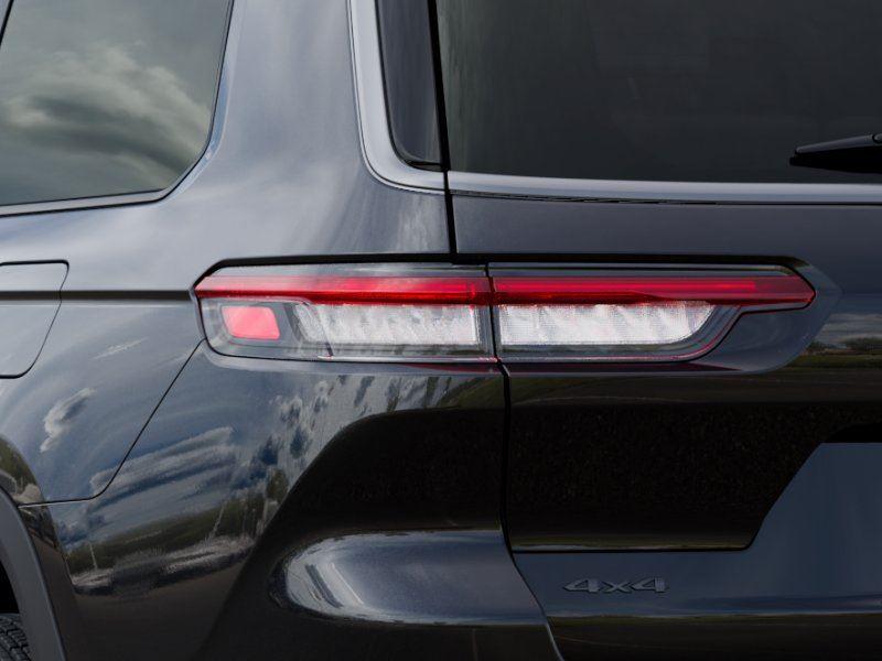 New 2026 Diamond Black Crystal Pearl-Co Jeep GRAND CHEROKEE L LAREDO ALTITU image 9