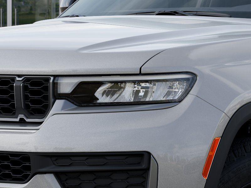 New 2026 Silver Zynith Exterior Paint Jeep GRAND CHEROKEE LAREDO ALTITUDE image 10