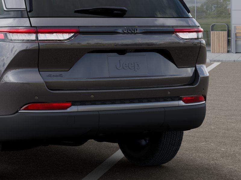 New 2026 Baltic Gray Metallic Clear-Coa Jeep GRAND CHEROKEE LAREDO ALTITUDE image 13