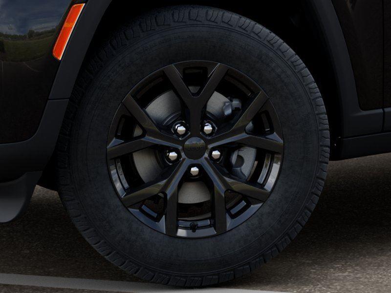 New 2026 Diamond Black Crystal Pearl-Co Jeep GRAND CHEROKEE L LAREDO ALTITU image 8