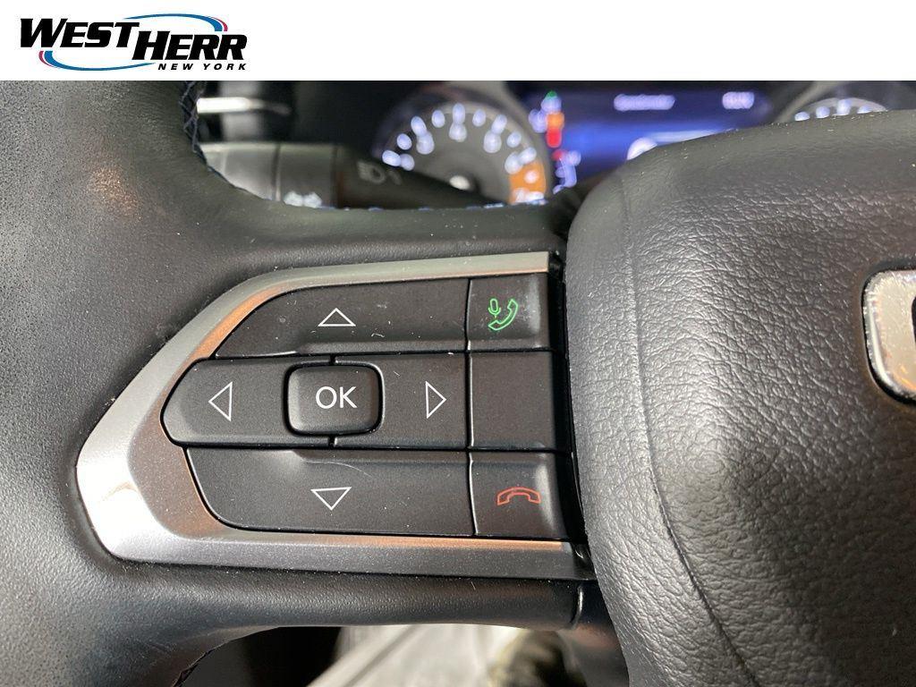Certified Used 2022 Diamond Black Crystal Pearlcoa Jeep Latitude 4x4 image 11