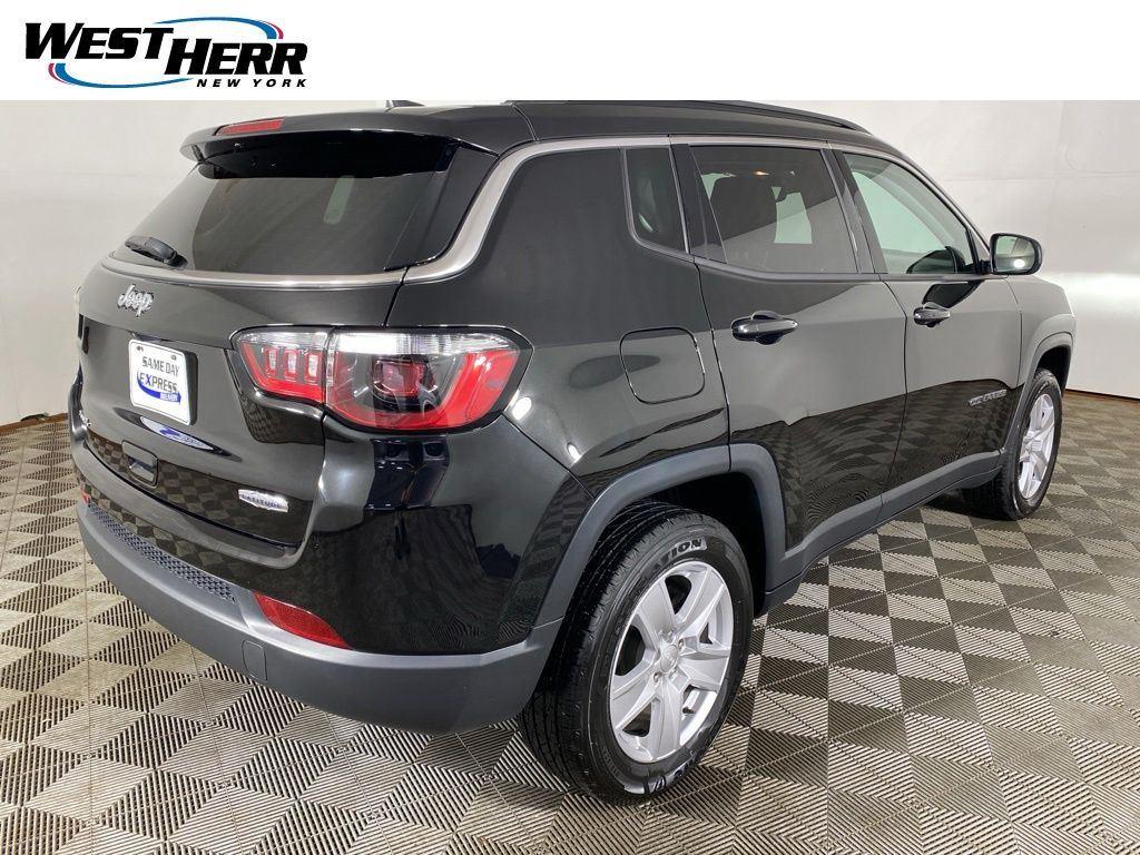 Certified Used 2022 Diamond Black Crystal Pearlcoa Jeep Latitude 4x4 image 20
