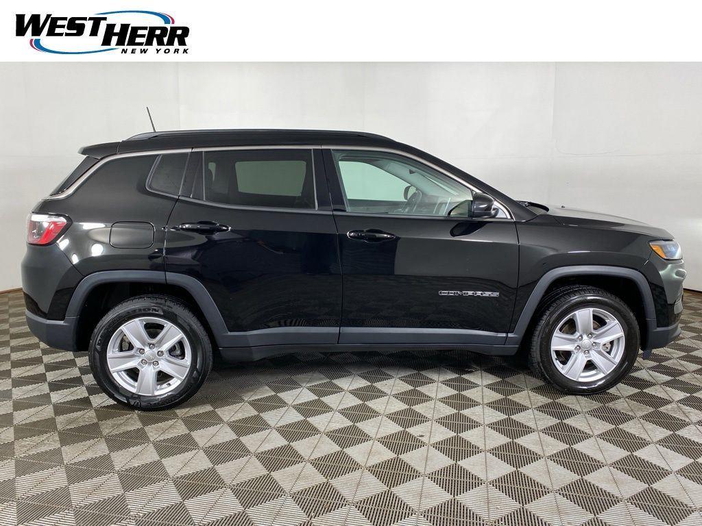 Certified Used 2022 Diamond Black Crystal Pearlcoa Jeep Latitude 4x4 image 21