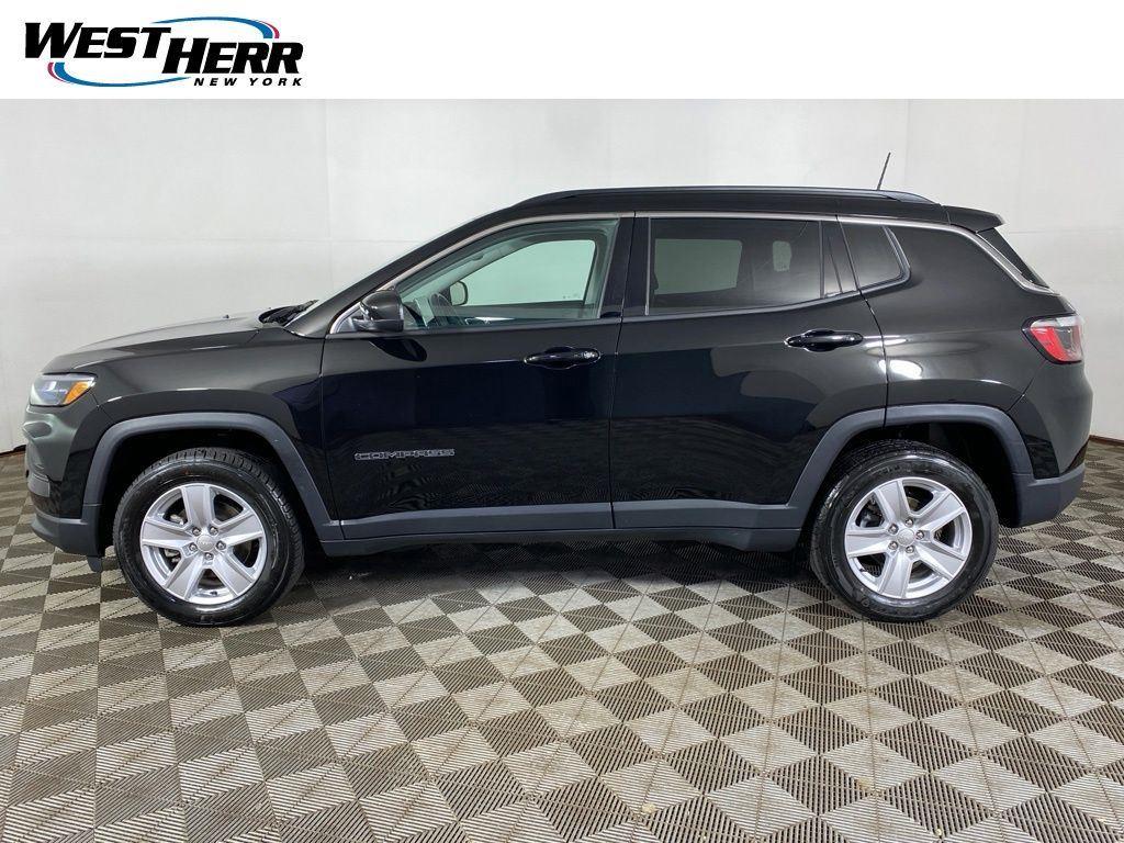 Certified Used 2022 Diamond Black Crystal Pearlcoa Jeep Latitude 4x4 image 24