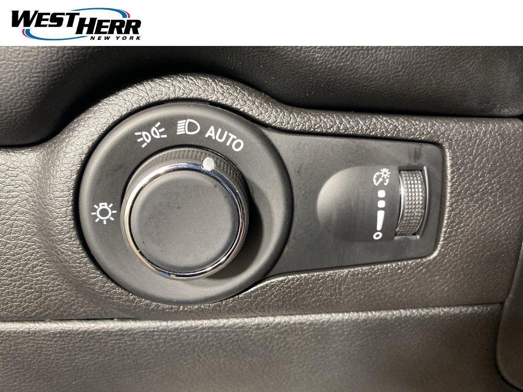 Certified Used 2025 Frostbite Pearl Dodge R/T image 12
