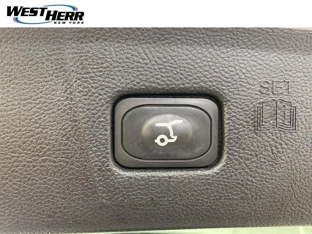 Used 2024 Oxford White Ford SEL image 18