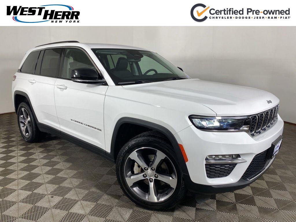 Bright White Clearcoat 2023 Jeep Grand Cherokee SUV / Crossover Four-Wheel Drive 8-Speed Automatic