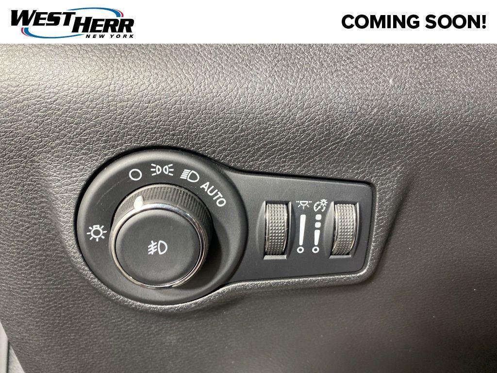 Certified Used 2022 Velvet Red Pearlcoat Jeep Latitude 4x4 image 12