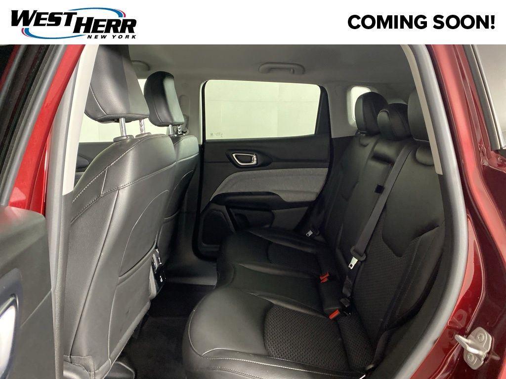 Certified Used 2022 Velvet Red Pearlcoat Jeep Latitude 4x4 image 16
