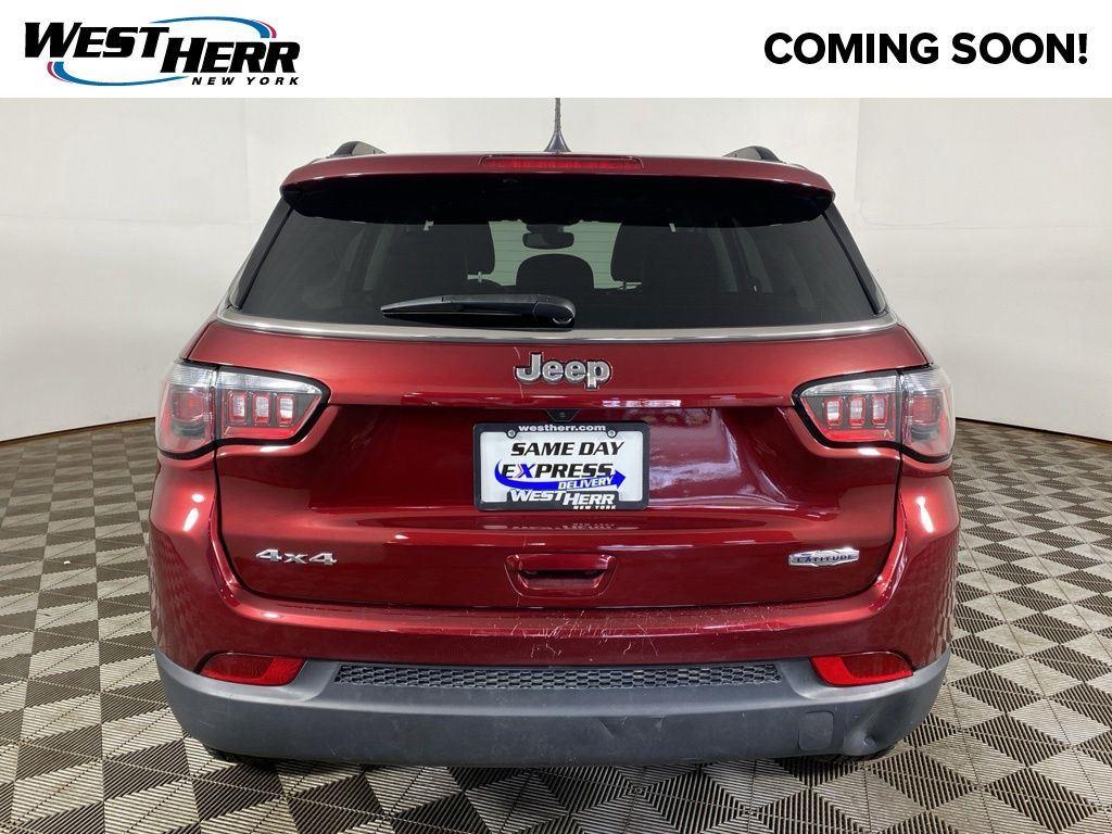 Certified Used 2022 Velvet Red Pearlcoat Jeep Latitude 4x4 image 18
