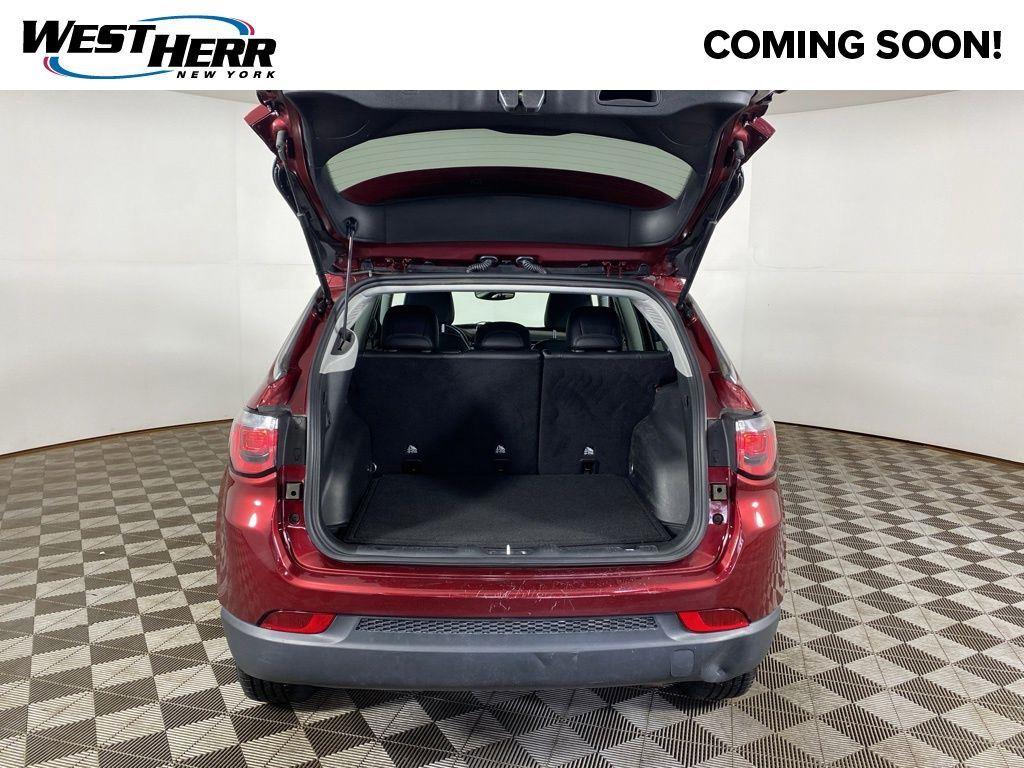 Certified Used 2022 Velvet Red Pearlcoat Jeep Latitude 4x4 image 19