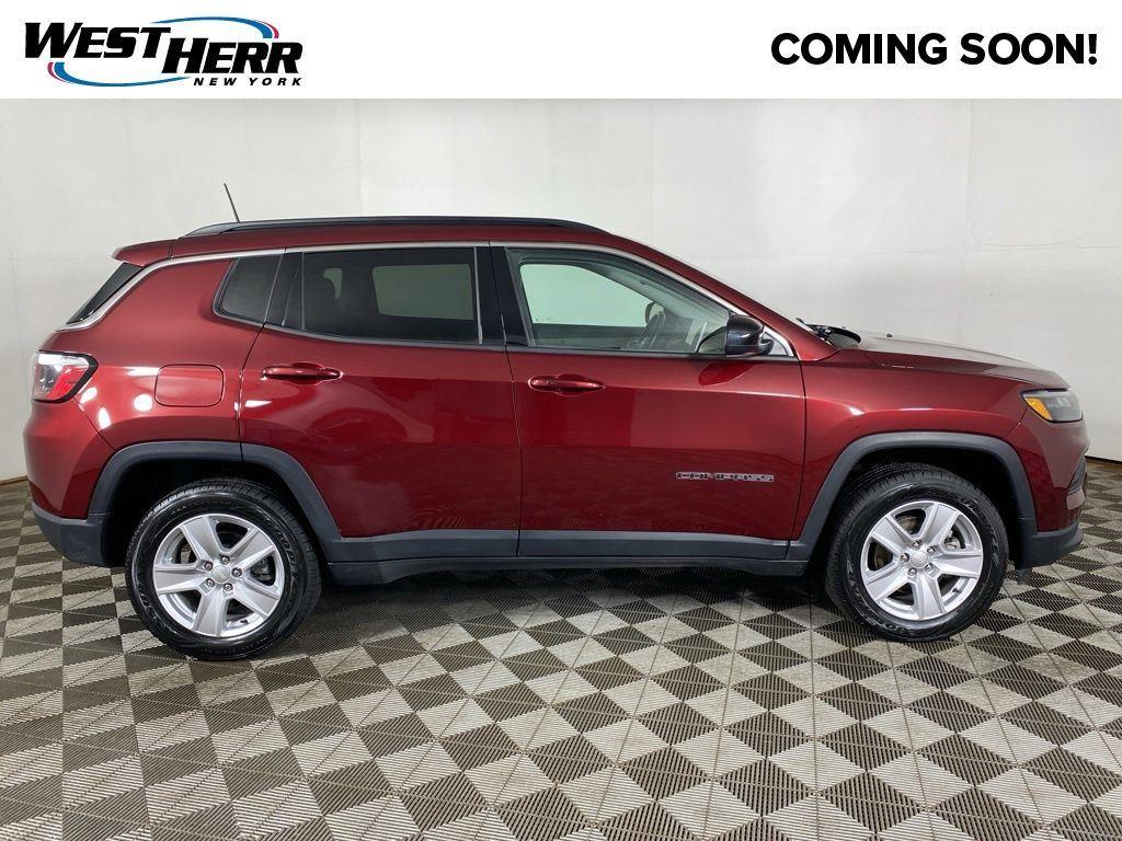 Certified Used 2022 Velvet Red Pearlcoat Jeep Latitude 4x4 image 21