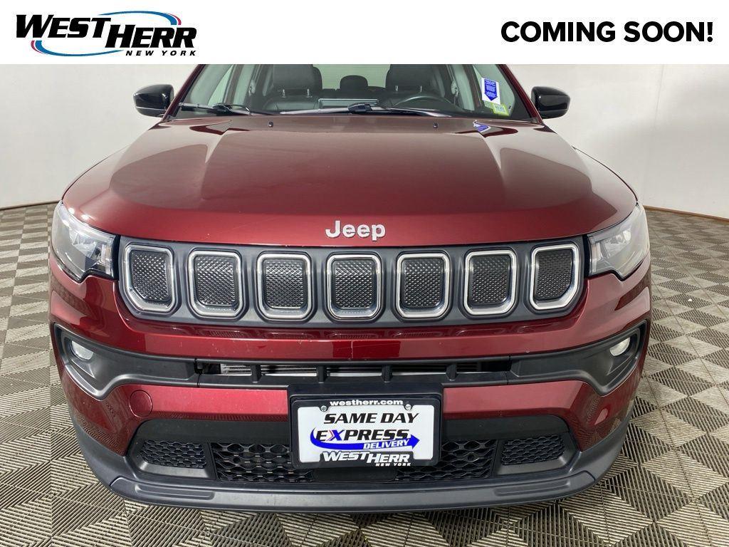 Certified Used 2022 Velvet Red Pearlcoat Jeep Latitude 4x4 image 22