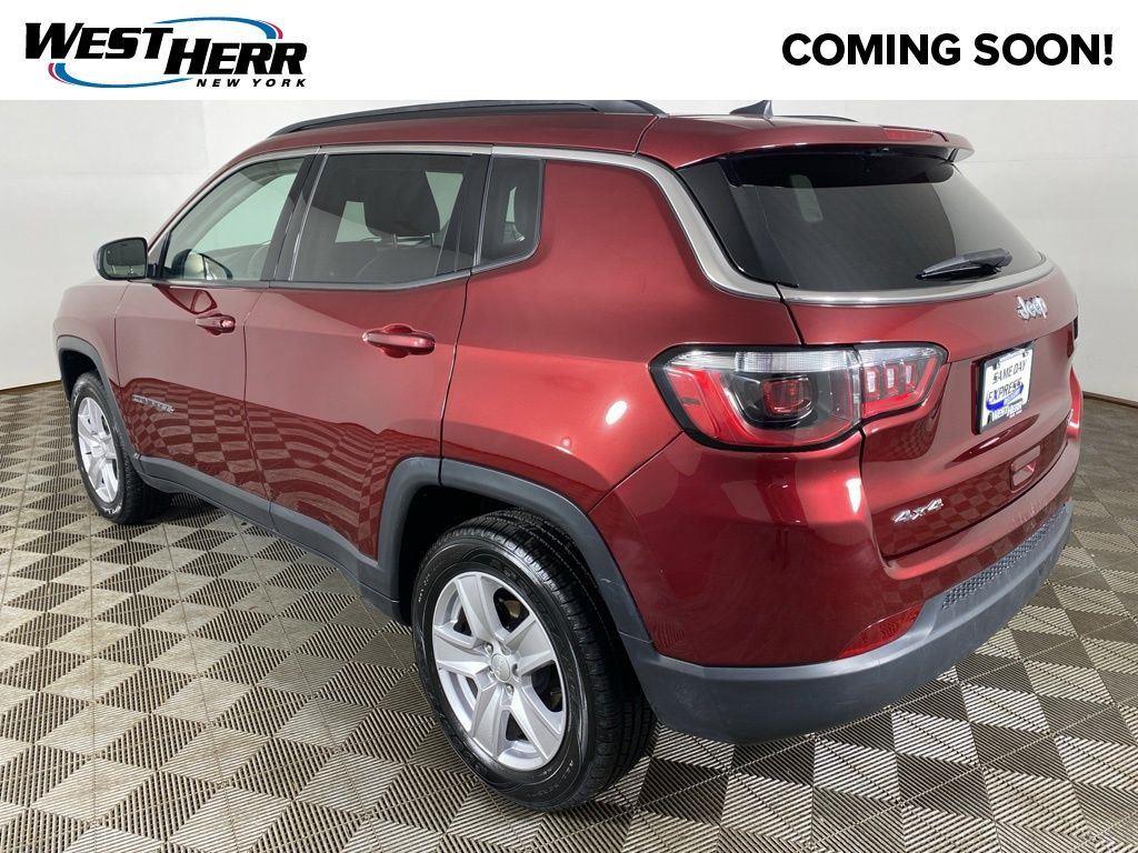 Certified Used 2022 Velvet Red Pearlcoat Jeep Latitude 4x4 image 25